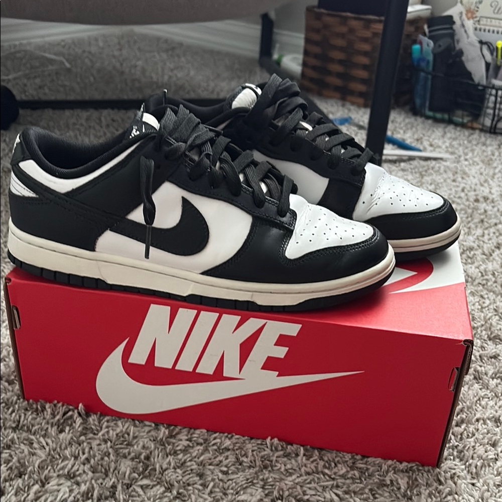 Nike dunks Low retro  ( pandas ) black and white size 8.5